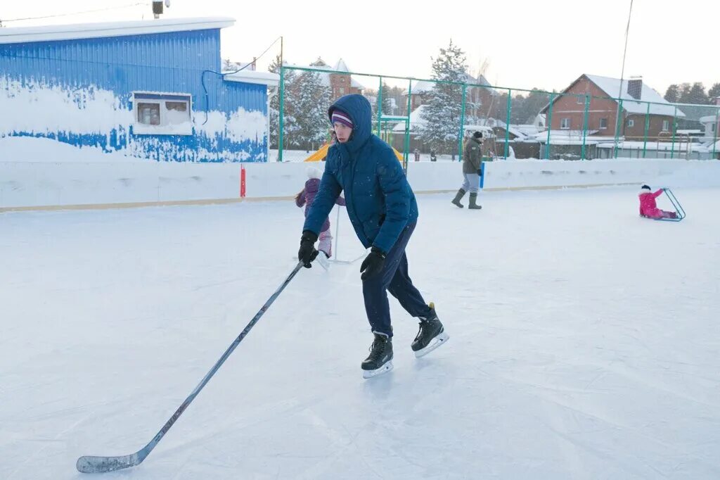 каток верхняя пышма музей военной техники. ледовая арена верхняя пышма массовое катание. каток верхняя пышма. ледовая арена козицына. каток уличный верхняя пышма.