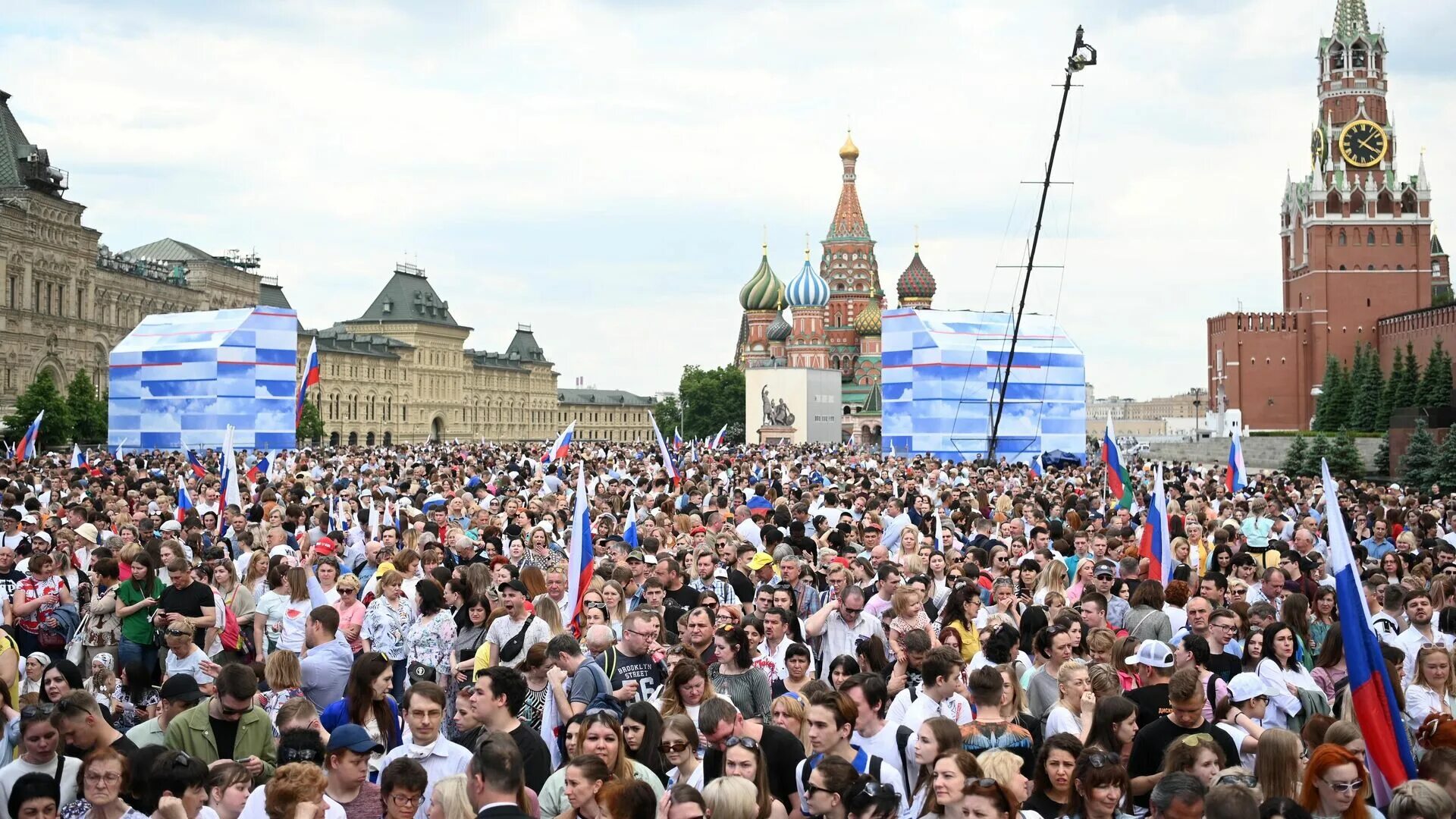 Концерт 12 июня 2022 в Москве на красной. Концерт день России 2022 красная площадь. Концерт на красной площади 12 июня 2022. Концерт на красной площади. На праздничный концерт пришли