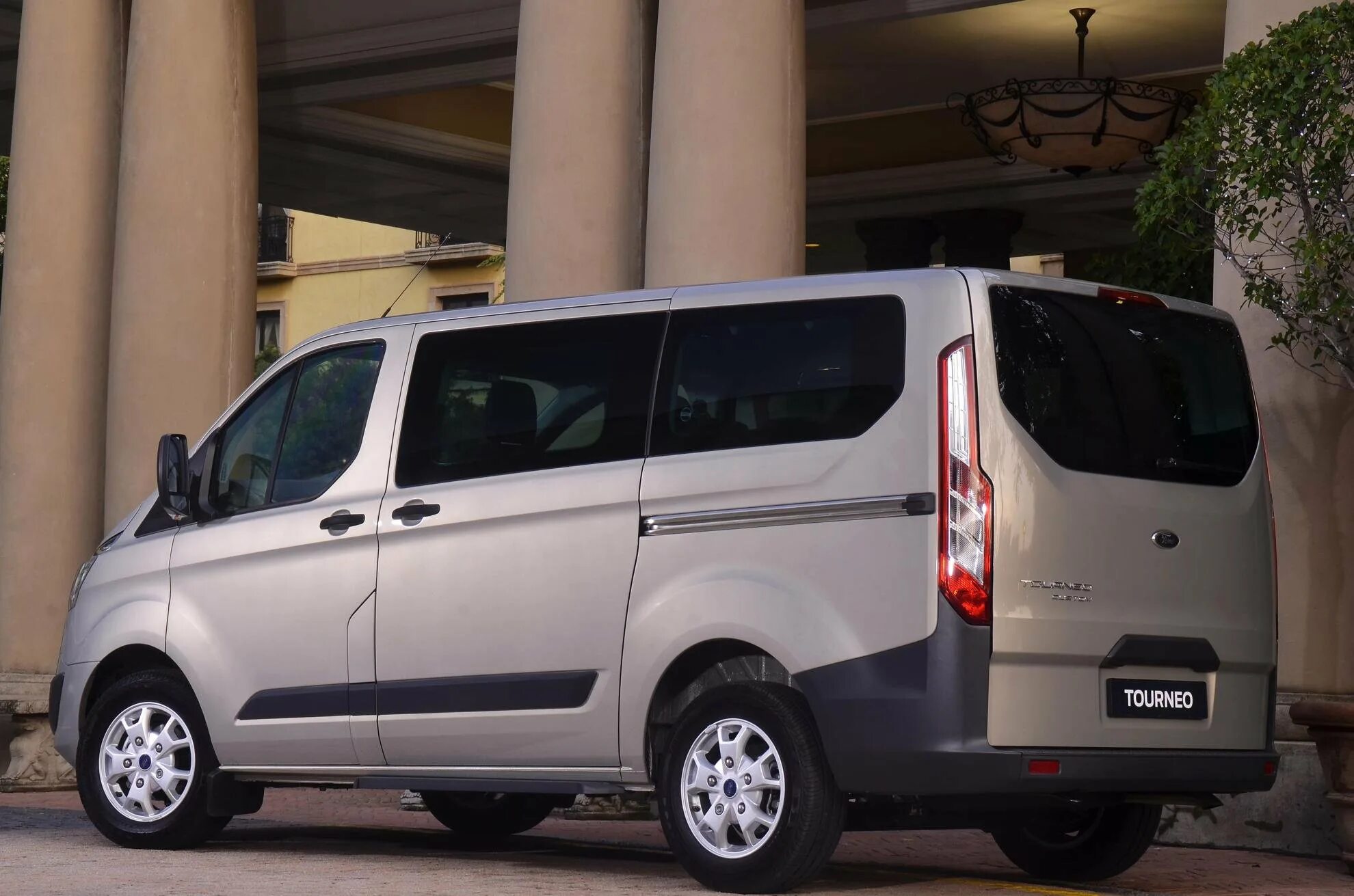 Купить форд турнео. Ford Tourneo Custom 2. Ford Tourneo Custom 2006. Ford Tourneo Custom. Ford Tourneo Custom 2008.