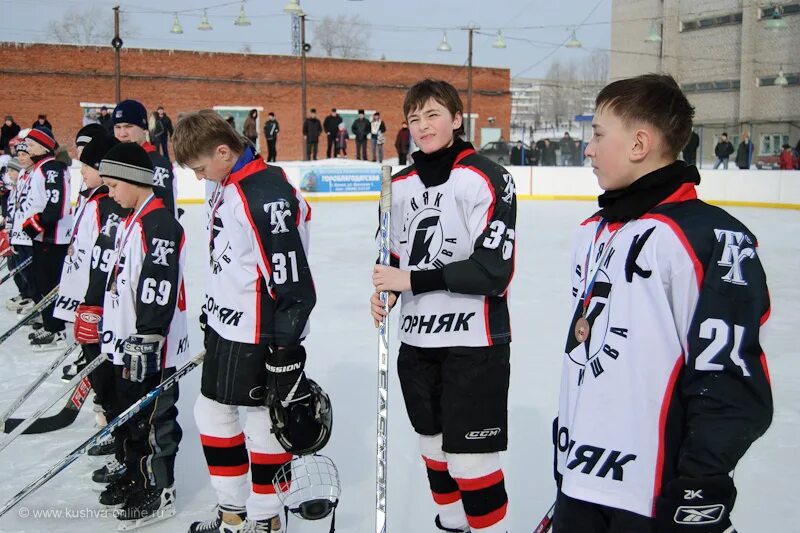 Горняк воскресенск футбол. Горняк сайт. Горняк учалы. Ск горняк воскресенск. Стадион горняк губкин.
