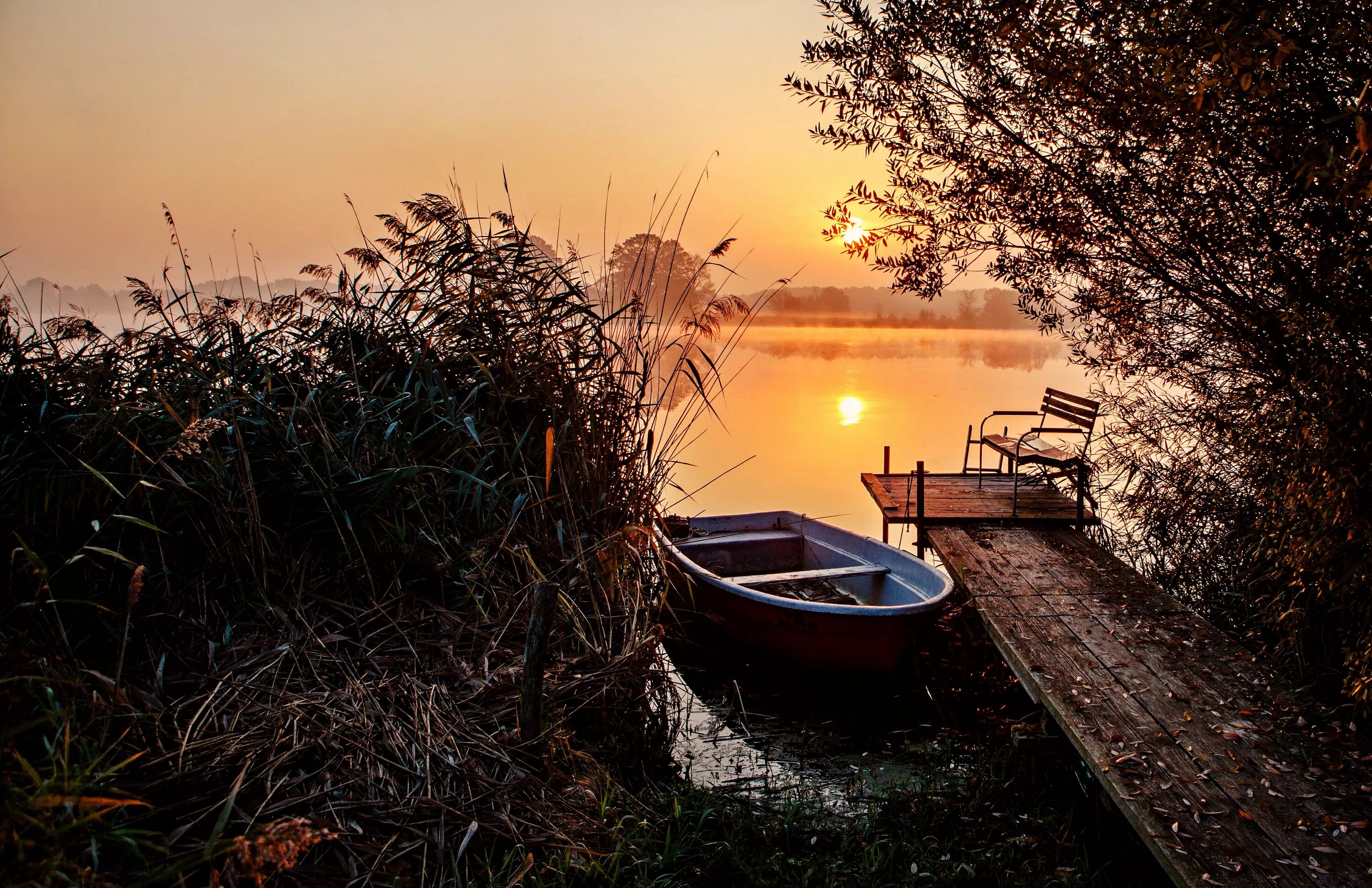 Необитаемый остров ночью. Ночь в море. Ночной пляж. Ночное море масло. Ночь у берега читать 85.