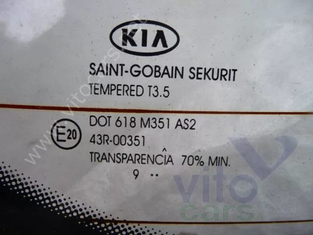 Киа сид заднее стекло. Kia Saint- Gobain Sekurit. Saint Gobain Sekurit маркировка. Маркировка стекол Киа. Kia Ceed заднее стекло.