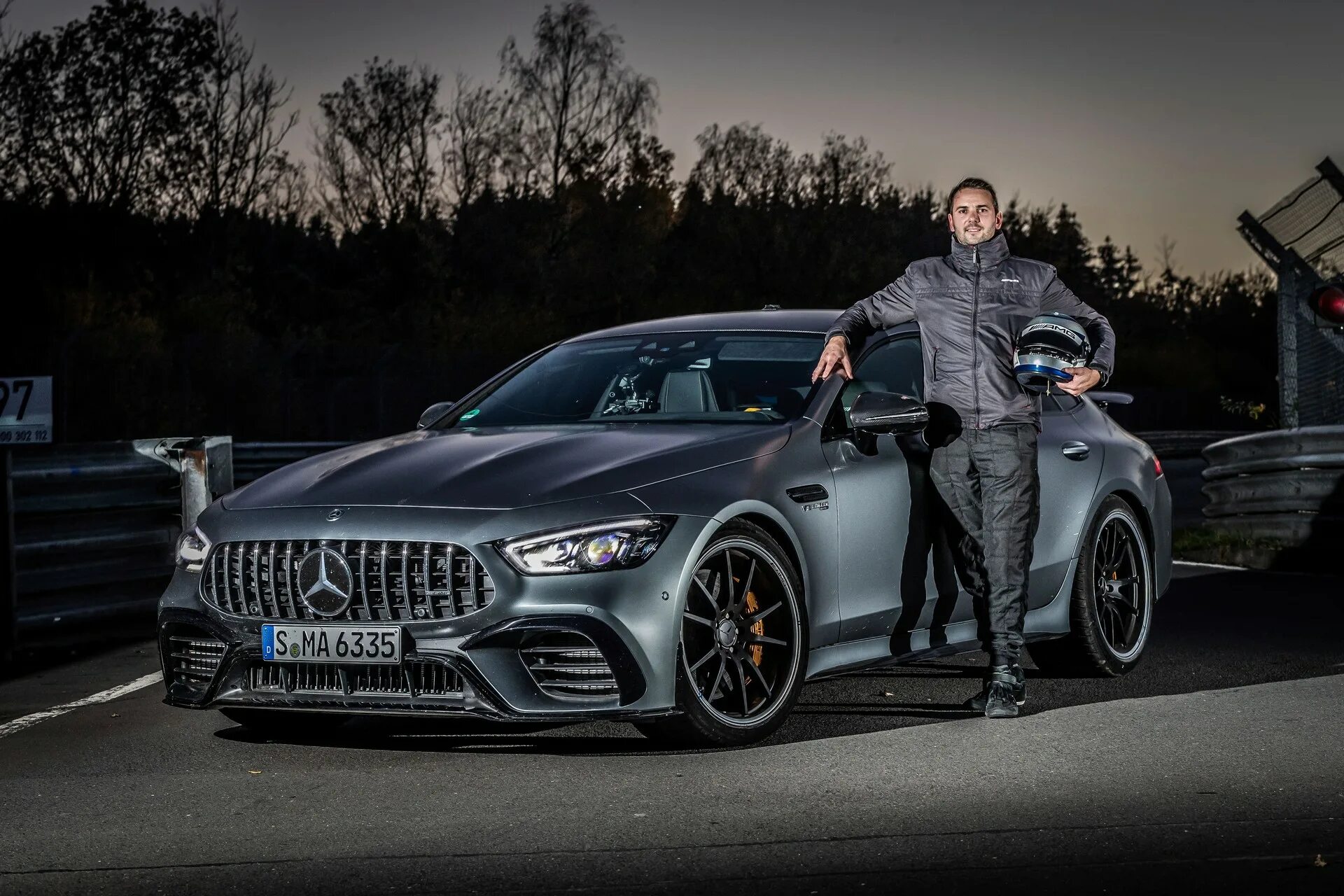 Быстрый мерс. Mercedes Benz AMG gt 63. Mercedes gt63. Mercedes Benz AMG gt 63 s. Мерседес AMG gt 63s.