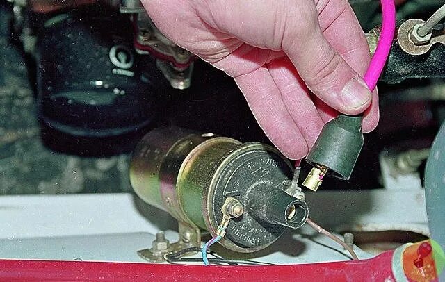 Катушка зажигания 2110 карбюратор. Модуль зажигания ваз 2114 8 клапанов 1. Катушка зажигания ваз замена. Катушка ваз 2108 карбюратор. Катушка зажигания ваз замена.