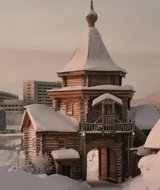 Архиерейское свято-феодоритовское подворье. Храм подворье мурманск кооперативная. Трифоно печенгский монастырь. Мурманск деревянные храмы. Подворье мурманска.