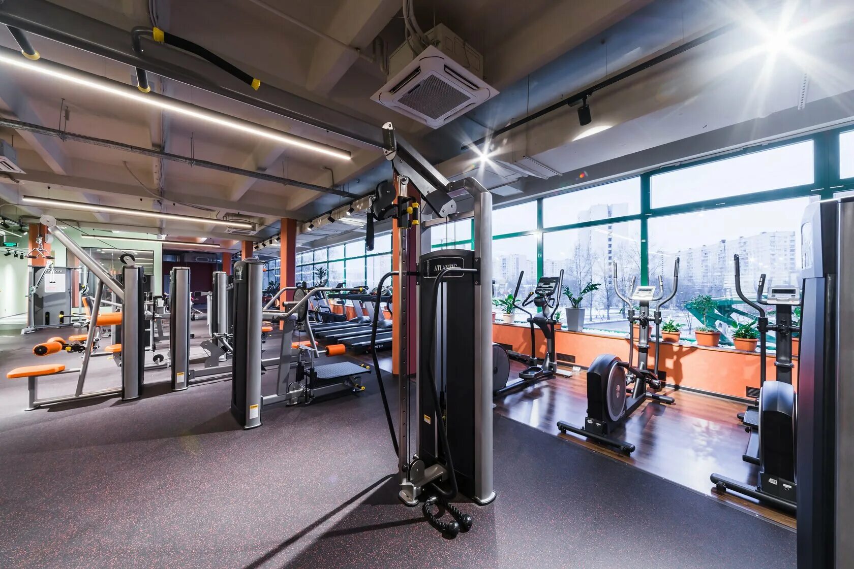 Зал алтуфьево. Lipnik fitness белозерская. липник фитнес бибирево. фитнес центр алтуфьево бибирево. фитнес зал на белозерской.