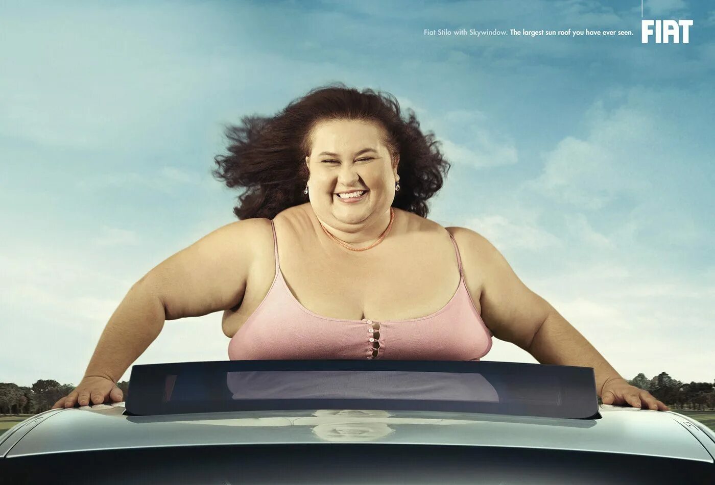 Толстая в авто. Толстая женщина в машине.