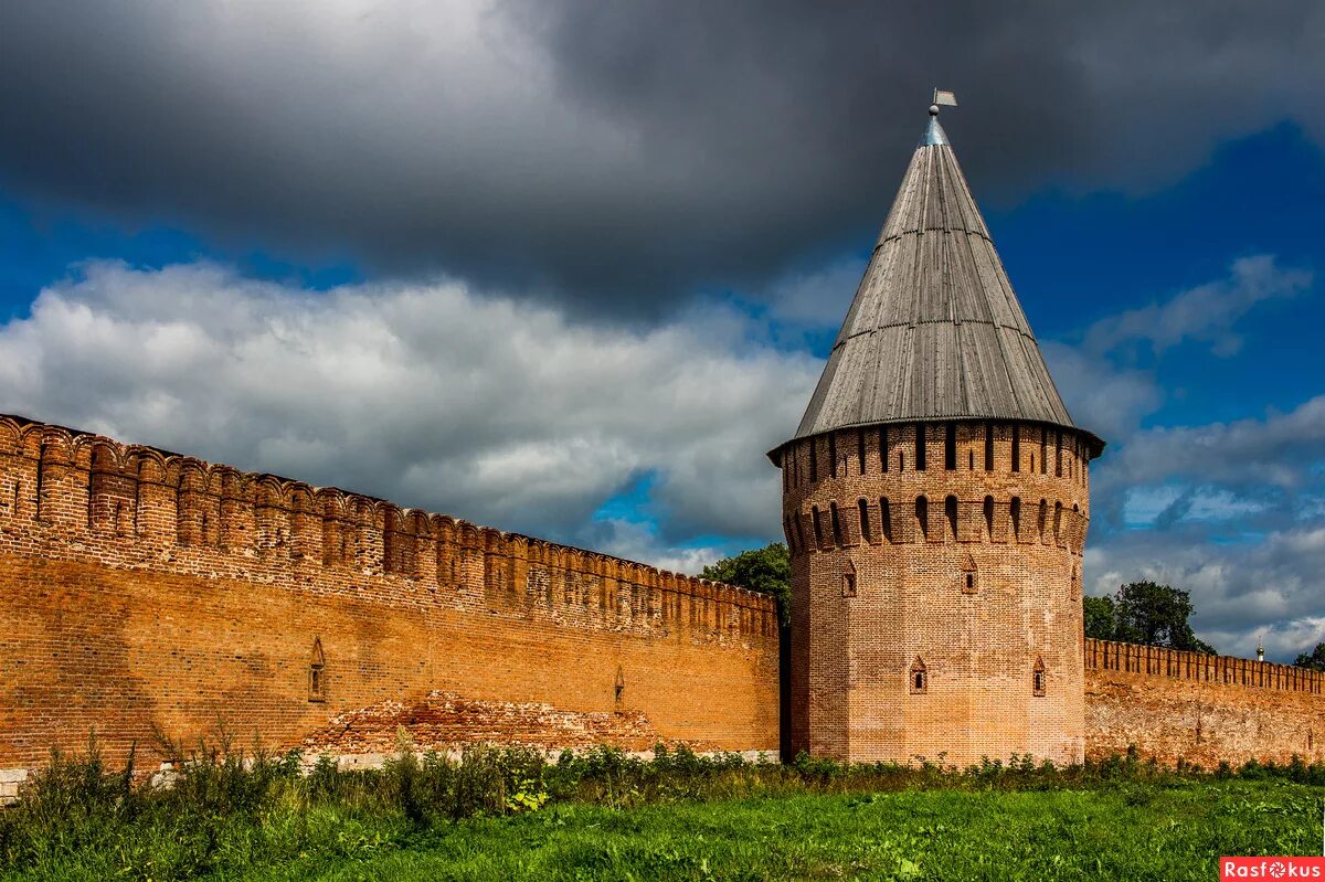 Крепостные стены кремля