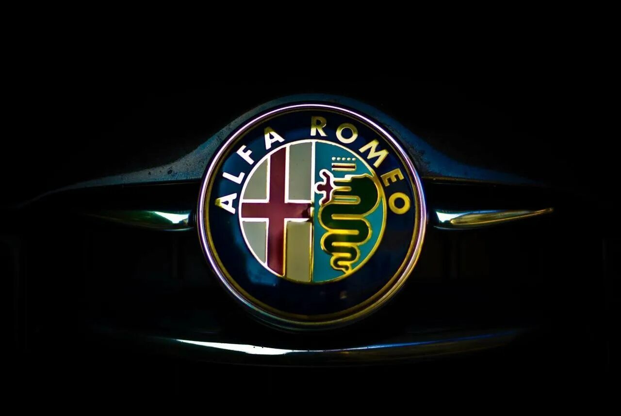 Знак альфа ромео. Alfa Romeo logo. Альфа Ромео значок. Альфа Ромео шильдик. Fiat Alfa Romeo.