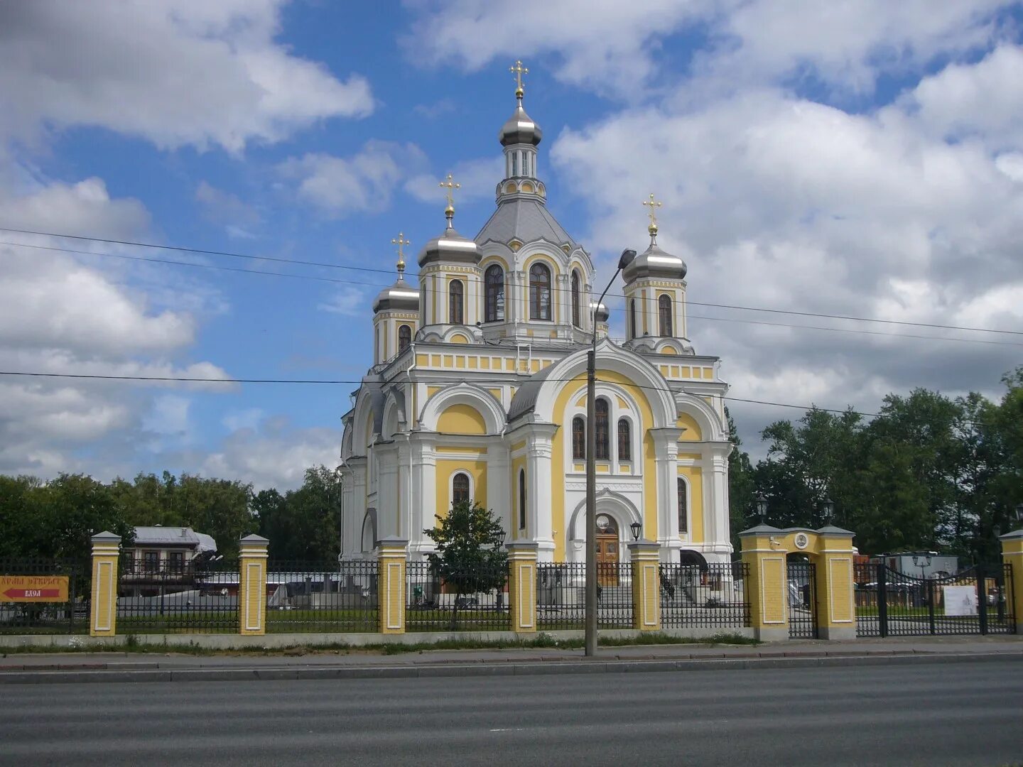 Монастыри подворья спб. Подворье Череменецкого монастыря в Санкт-Петербурге. Подворье Коневского монастыря. Череменецкий монастырь. Пятиглавый храм Святой Троицы.