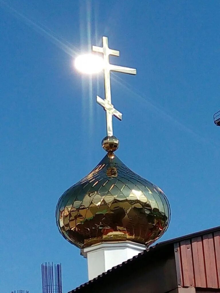 крест на куполе православной церкви в москве. православный крест на куполе храма. фото крестов храма. крест православный на куполе храма христа спасителя. сергиев посад кресты на храме.