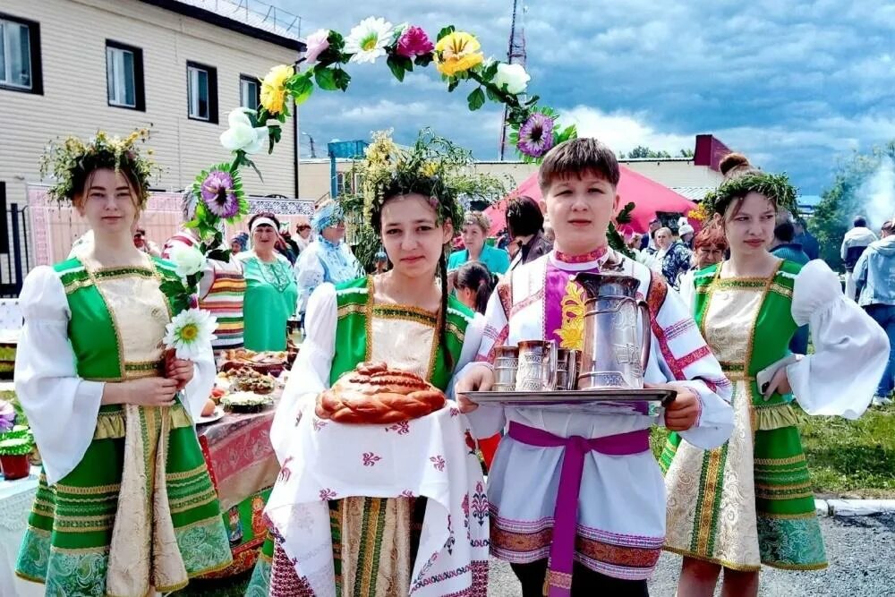 Чувашская семья. Большое Сорокино Тюменская область. Село Сорокино Тюменская область. Село большое Сорокино.