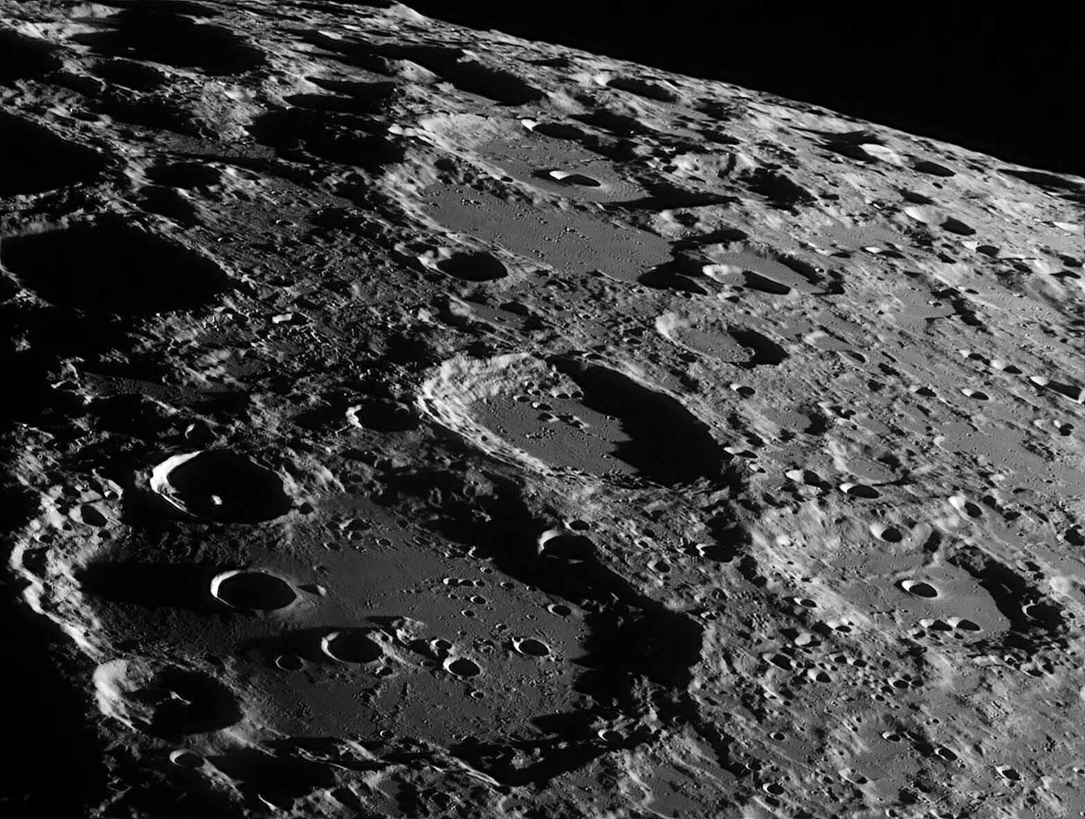 Поверхность Луны. Снимки поверхности Луны. Рельеф Луны. Лунная поверхность.