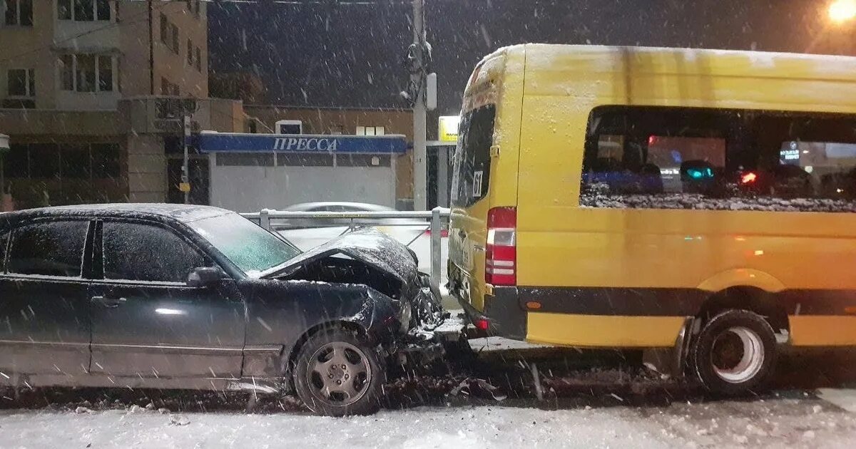 Аварии на калининградских дорогах. Калининград происшествия на клопсе. 120 Автобус Калининград Янтарный ДТП.