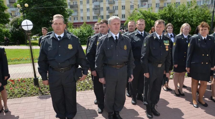 Федеральная служба судебных приставов. Долг у приставов. Судебные приставы и полиция. Приставы г калуги. Приставы г калуги.