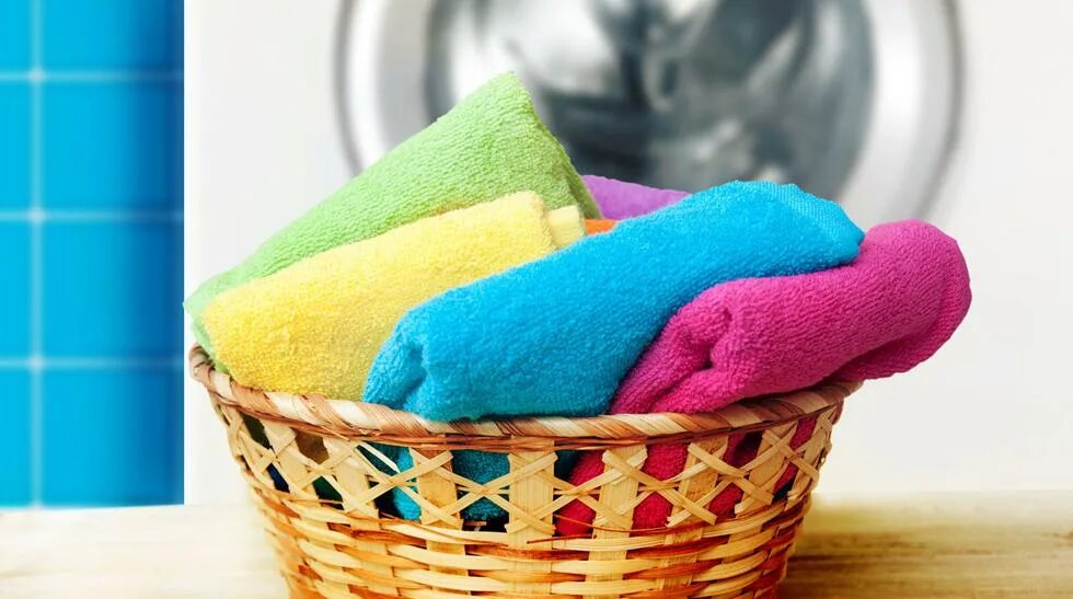 Включи полотенце. Цветная стирка. Цветные полотенца в ванной. Цветное белье стирка. Цветное белье полотенца.