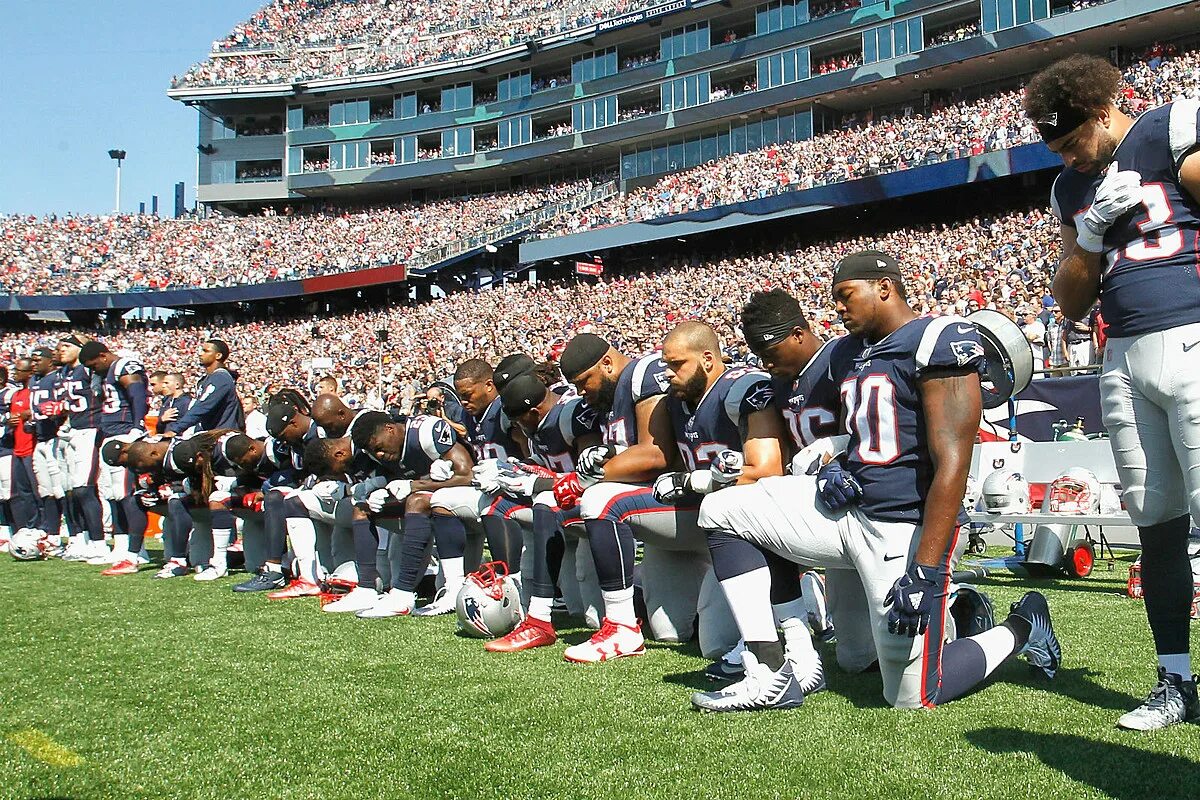 Over national. Натионал Антхем. Празднование НФЛ С болельщиками. Football NFL 80s protest. U.S. National Anthem kneeling protests.