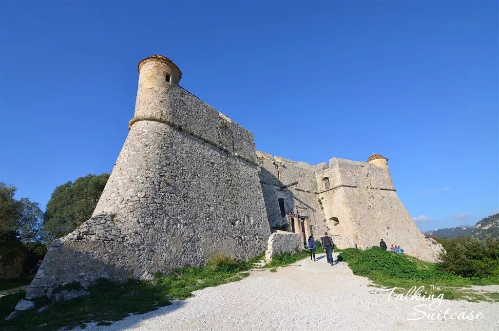 Le fort. Мон борон. Бульвар в крепости.