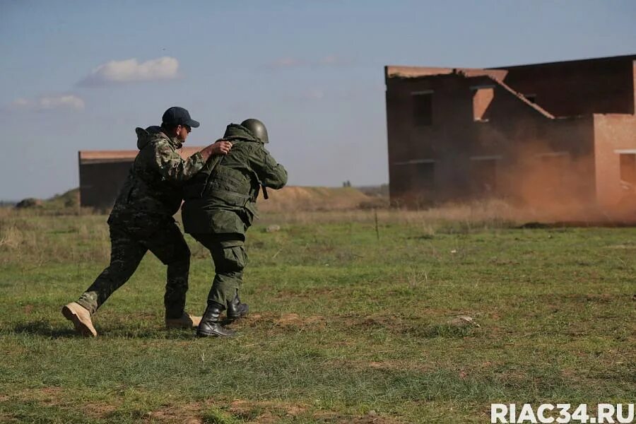 На полигоне Прудбой Волгоградской области проходит танковый биатлон