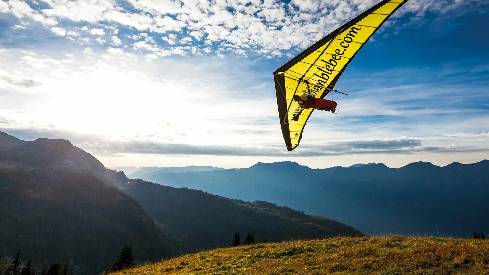 Дельтапланеризм в Швейцарии. Дельтаплан hang Glider. Дельтаплан «Бэтвинг. Дельтаплан Альпы. Feeling like flying