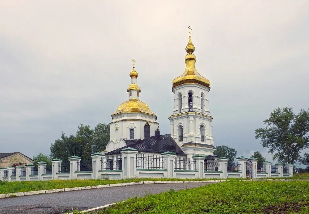 Пруд в июльском ижевск. Картинки июль месяц. Июль 2015 г. По месяцам. Бежецк спасская кладбищенская церковь.