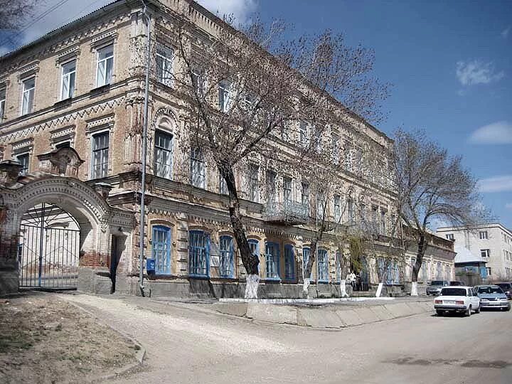 Городское поселение город дубовка. Дубовское педучилище волгоградская область. Дубовка колледж зооветеринарный волгоградская область общежитие. Дом купца грязева дубовка. Дубовский педагогический колледж.