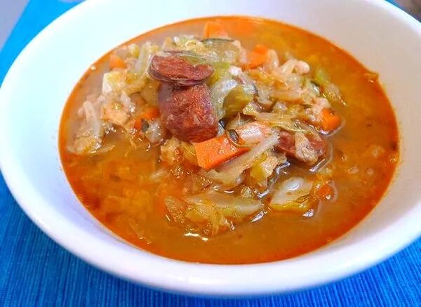 Рецепт супа солянки с капустой. Суп солянка с капустой. солянка по гусевски. солянка с мясом. солянка с картошкой.