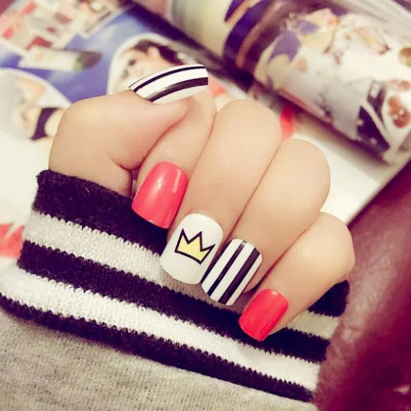 24 марта маникюр. Маникюр 24. Накладные ногти розовые. Маникюр невесты. Маникюр с разноцветными сердечками.