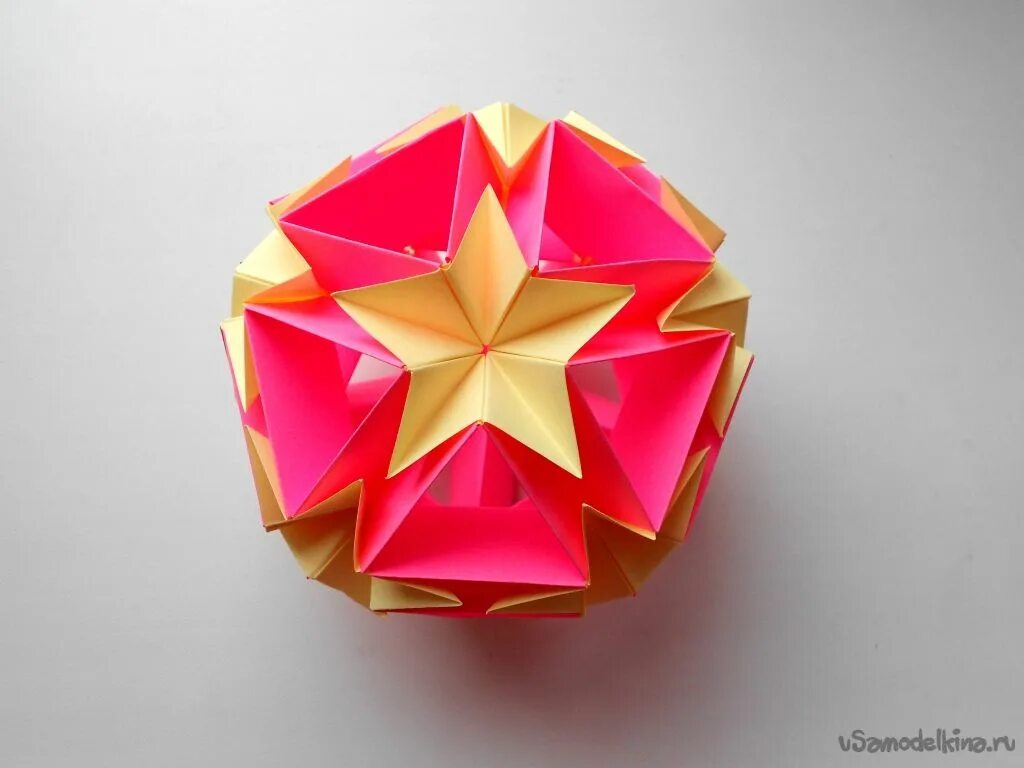 новогодняя игрушка шар из бумаги. Kusudama горбачева. модульное оригами kusudama. оригами из бумаги нано вые год. оригами для украшения елки.