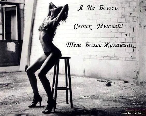 Они боятся своих рук. Мужчина испугался. Человек боится. Рука бояться. Страх перед людьми.