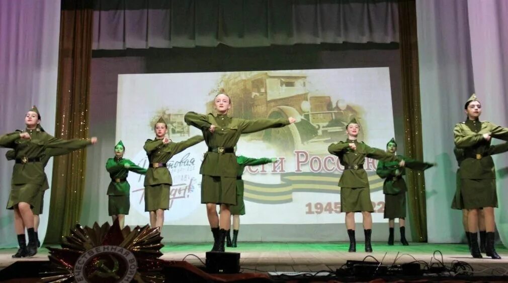 9 мая концерт сельский дк. 9 мая сцена в дк. 9 мая концерт сельский дк. Концерт день победы в доме культуры. 9 мая концерт сельский дк.