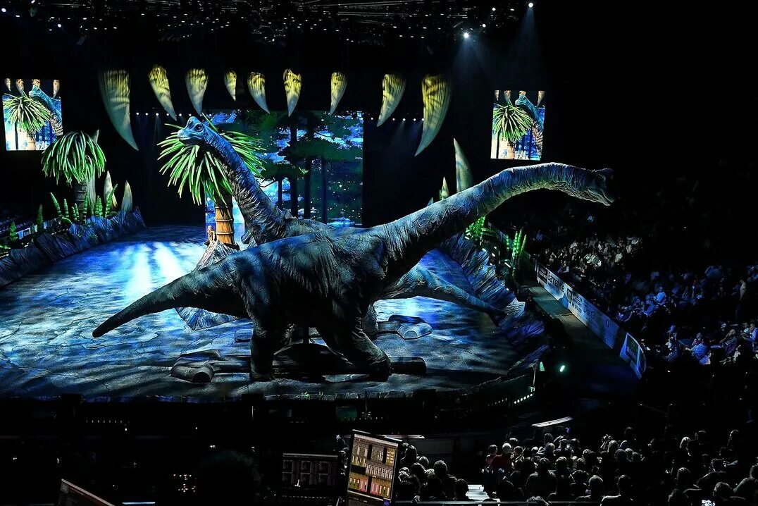 Спектакль динозавры. Шоу динозавр. Шоу динозавров в Москве. Шоу прогулки с динозаврами. Ледовый дворец шоу динозавров.