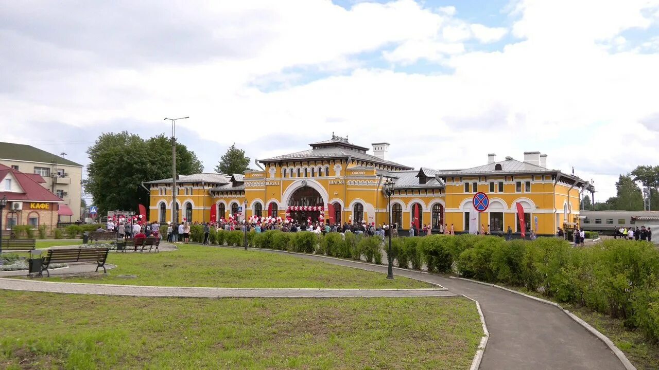 Население ветлужский шарья. Торговый центр октябрьский г. Шарья улицы города. Шарья 1990. Тк шарья.