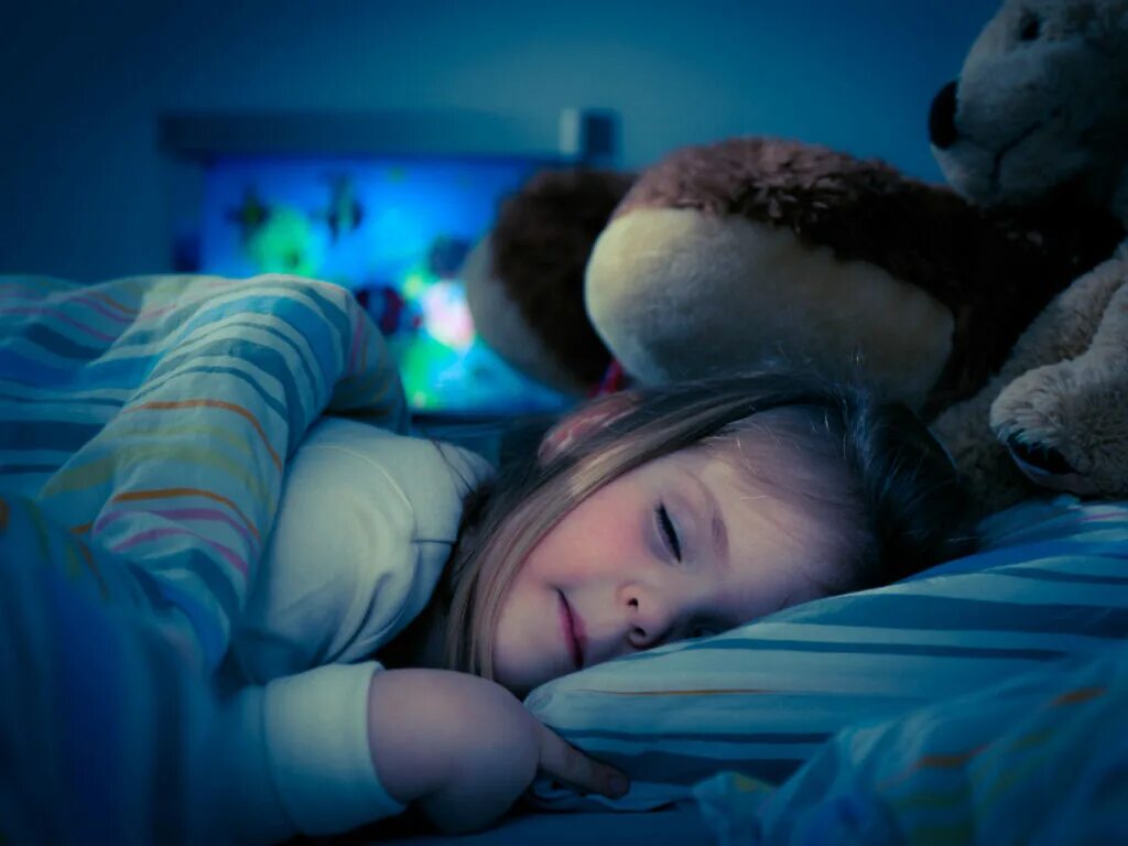 She is sleeping. Спящий ребенок. Девочка спит. Ребенок спит. Спящие малыши.