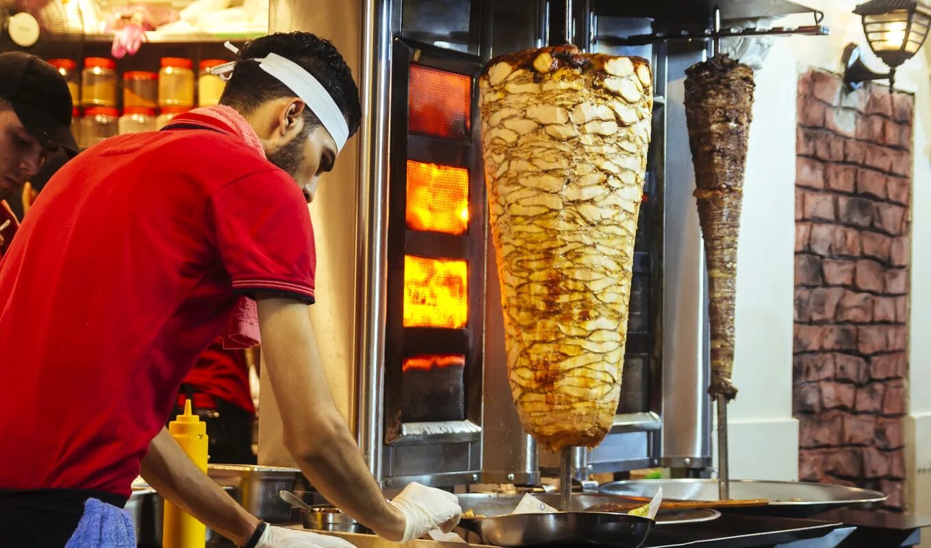 Симулятор шаурмичной. شاورما Shawarma. Шаурма на вертеле. Сочная шаурма. Шаурма фото.