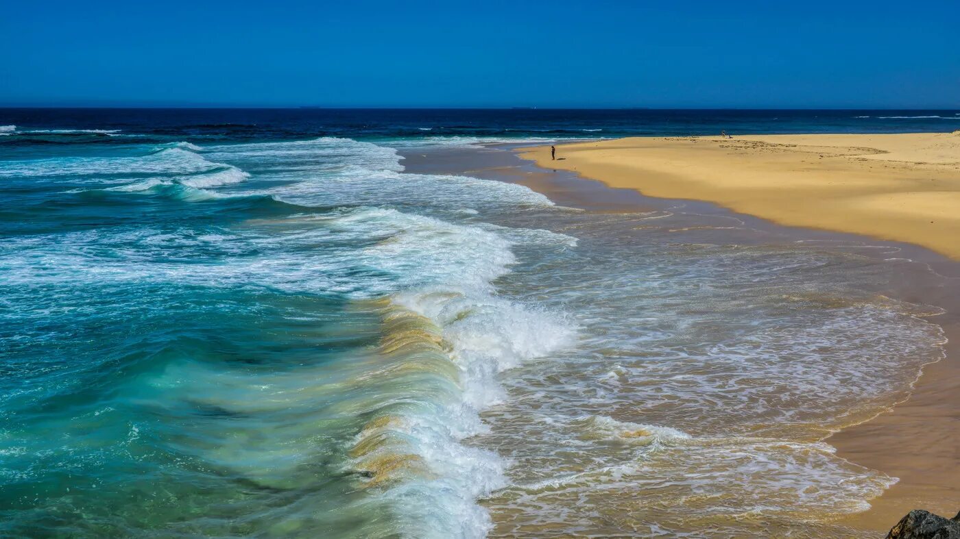 Халактырский пляж камчатка. Португалия побережье атлантического океана. Баренцево море и баренцев. Побережья омываемых. Мыс скалистый камчатка.