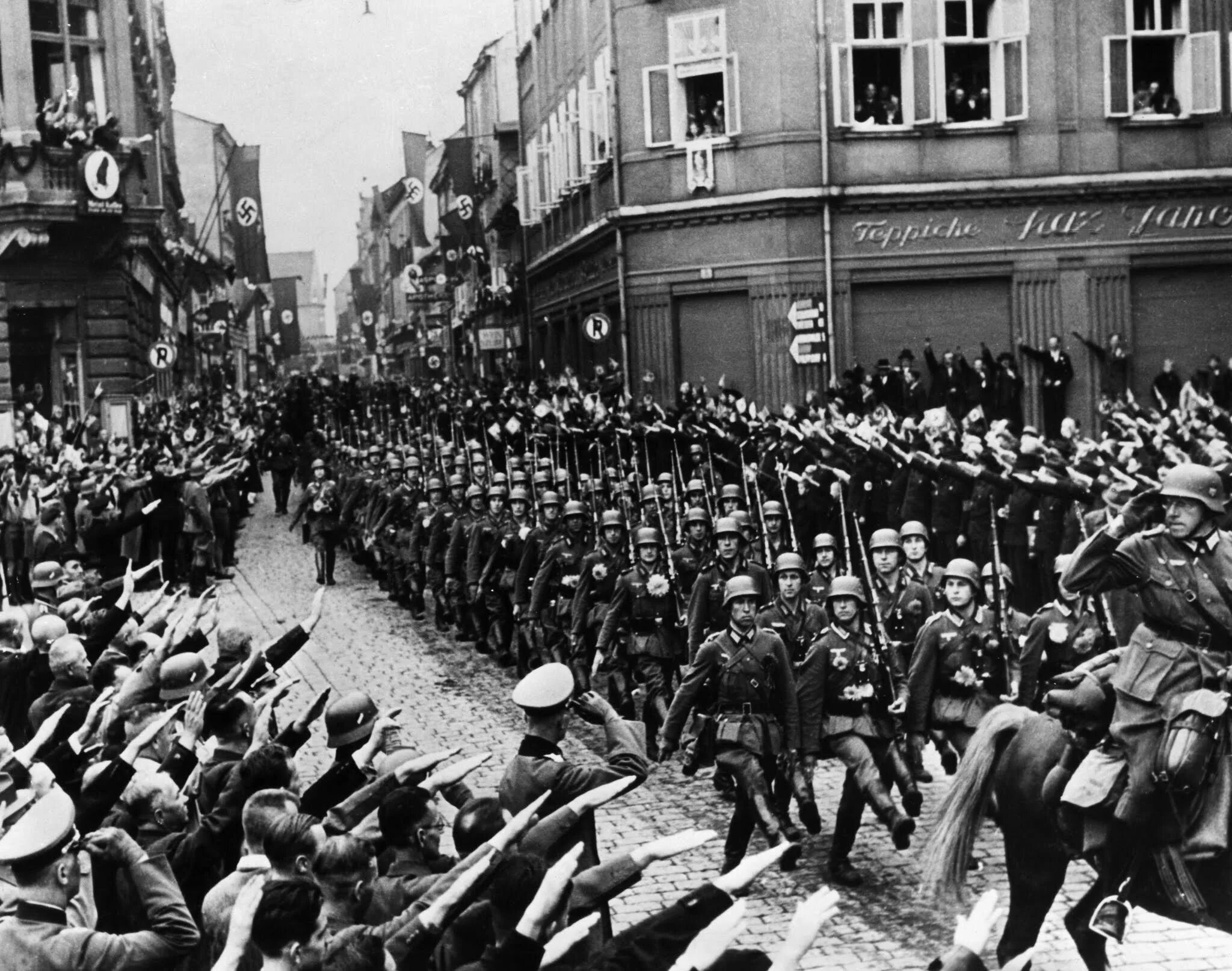 День Победы фото чб. Фото 9 мая 1945. С днем Победы фото черно белые. Победа 9 мая черно белые.