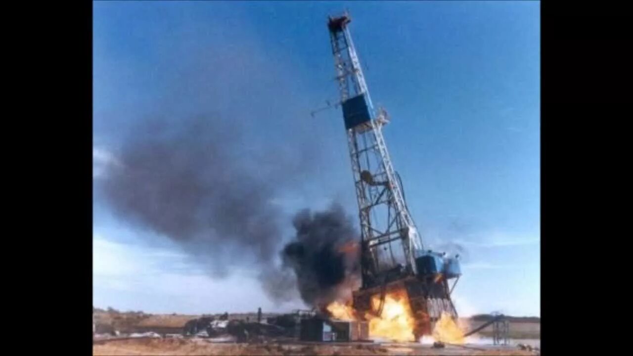 Открытый фонтан скважины. Аварии при бурении. бурение нефтяных и газовых скважин. аварии при бурении нефтяных и газовых скважин. открытое фонтанирование скважин.