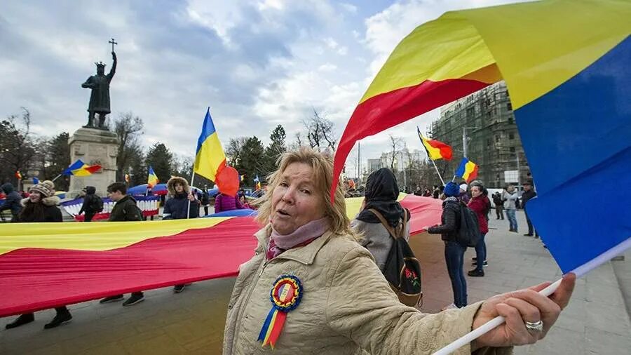 Cristian leon turcanu. Митинг в бухаресте. Антиправительственный митинг в румынии. Митинг унионистов в кишиневе. Румыния новости.