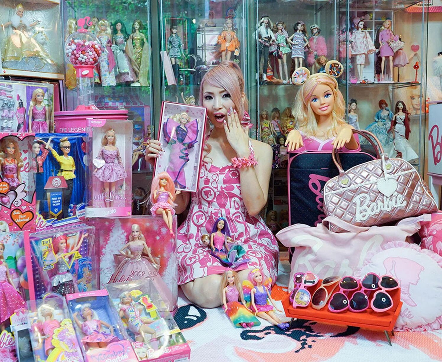 Большая кукла Барби. Много кукол Барби. Самая большая кукла Барби в мире. Коллекционирование Барби.