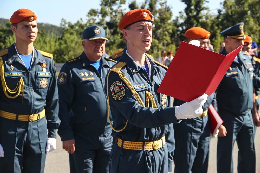 1 курс мчс. курсанты мчс донецк институт. курсанты спб угпс мчс. курсанты агз мчс россии. курсанты мчс фото.