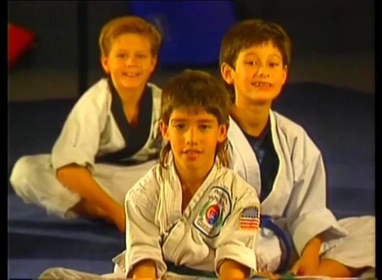 Дети каратисты. Каратэ будзюцу. Каратэ дети. Детское карате видео. Каратэ киокусинкай дети.