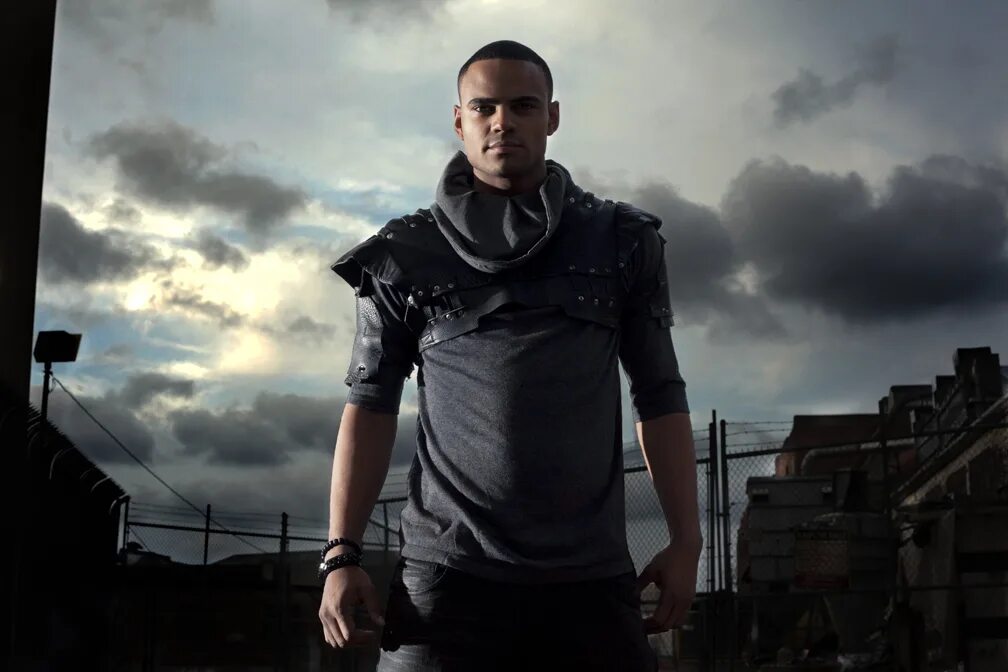 Певец мохомби. Mohombi bumpy. Bumpy ride. Песня bumpy ride. Mohombi bumpy.