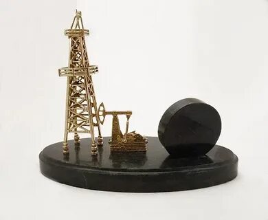 Часы с нефтяной вышкой
