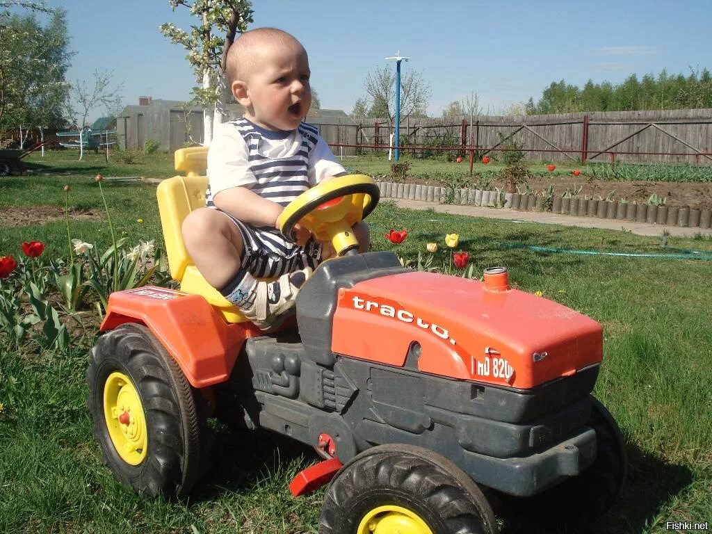 Трактор для детей. Маленький трактор. Тракторист. Трактор маленький детский. Трактора для детей 7 лет