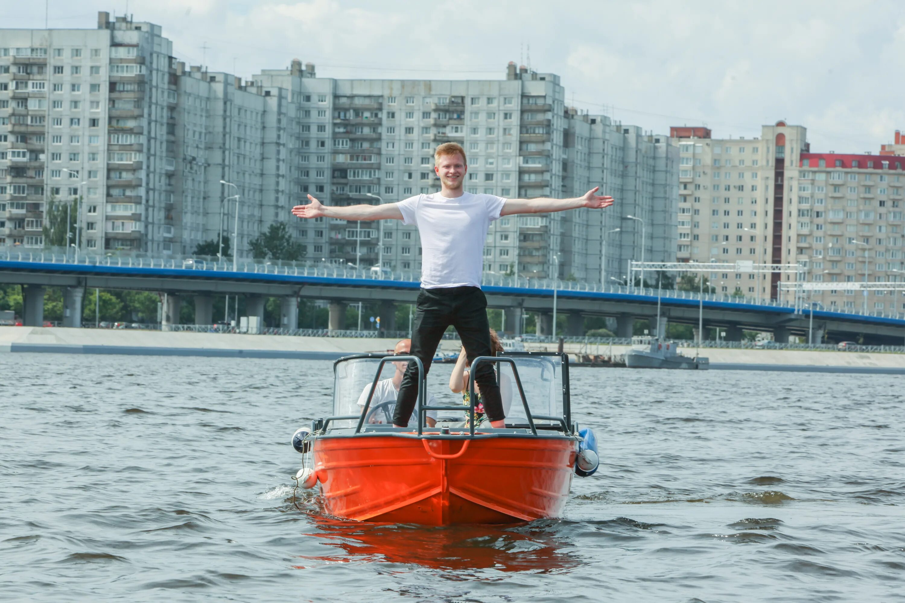 Без прокатов санкт петербург. Лодка без капитана. Катер без капитана. Катер без капитана в Москве. Катер без капитана лодка.