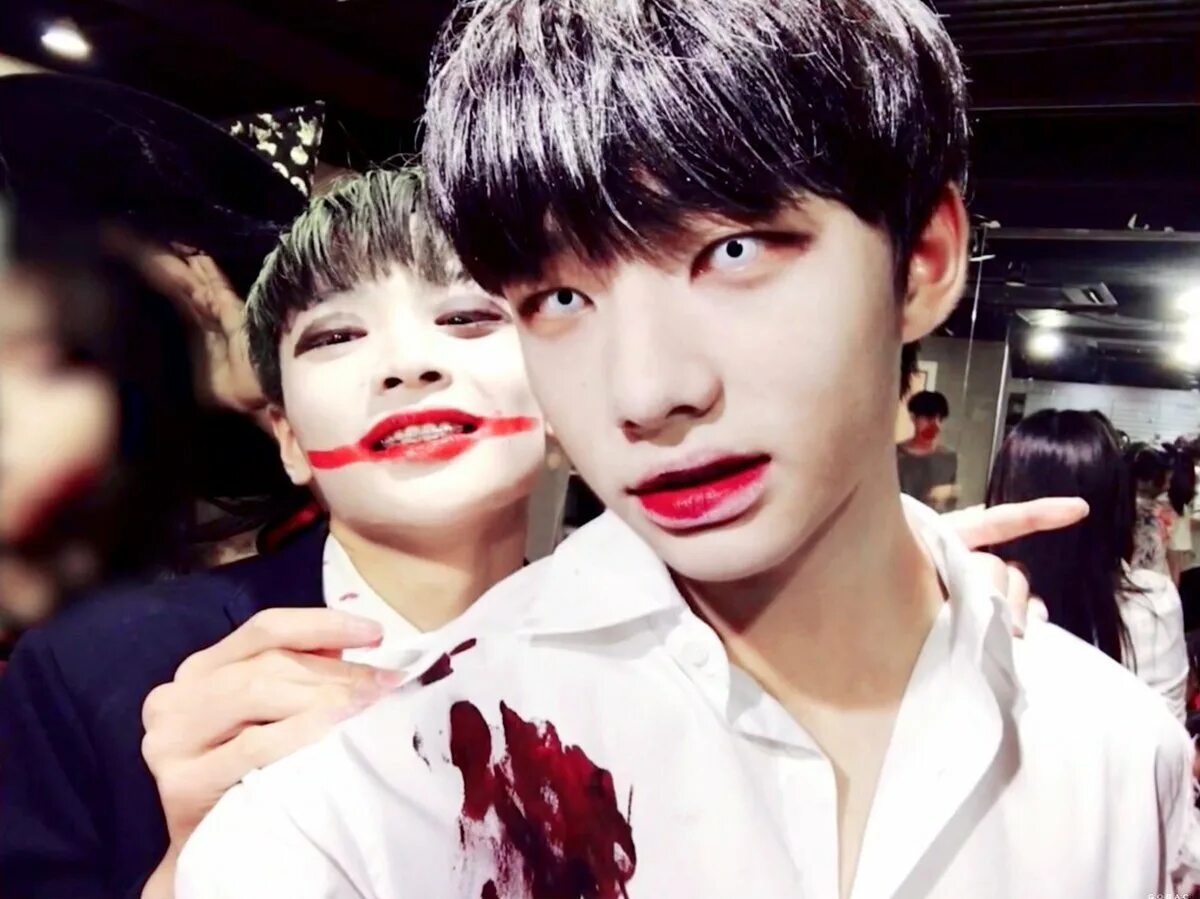 Хван хёнджин и дженни. Бан чан и хенджин. Хёнджин 2023. Чонин минхо и хенджин. Хенджин и чонин.