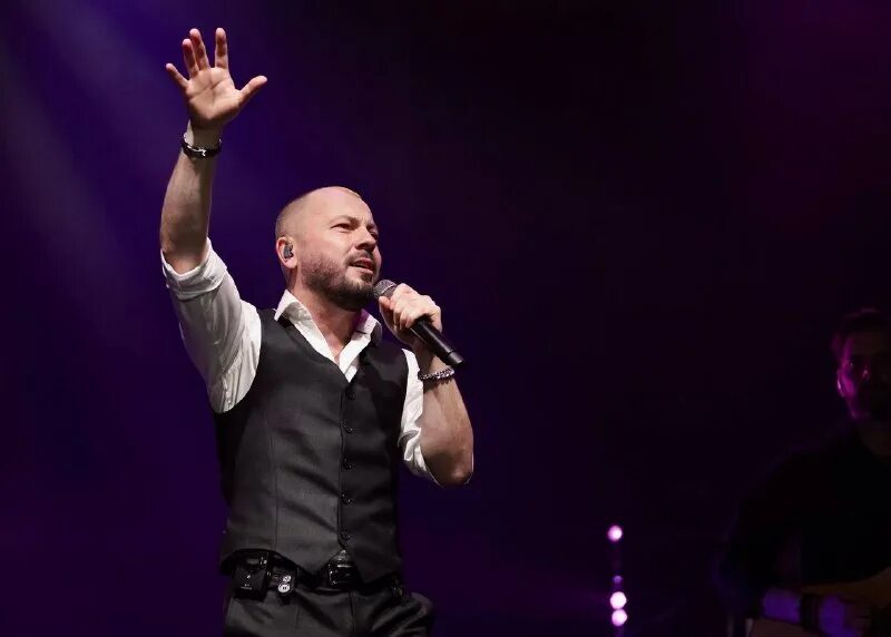 ярослав сумишевский концерт. ярослав сумишевский; фото. концерт сумишевского в ярославле 13 февраля 2023 в миллениуме. концерт сумишевского в туле в 2024. концерт сумишевского в ростове на дону в 2022.