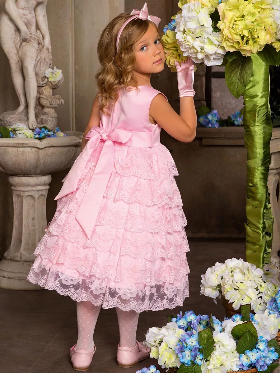 Платье для девочки. Праздничные платья для девочек. Красивые платья для детей. Плвтья длявыпускного в детском салу.