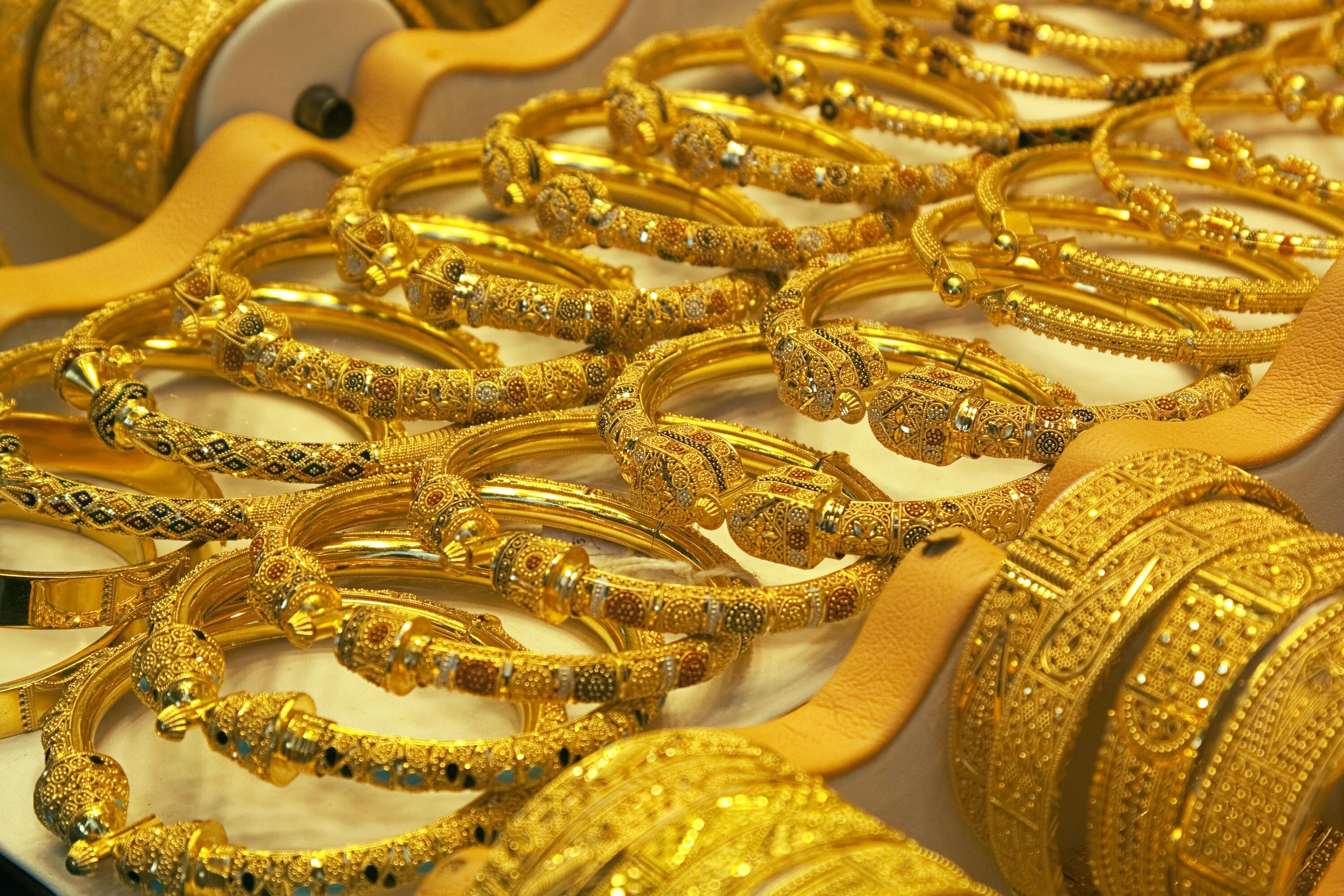 Абу Даби золотой рынок. Золотые украшения. Дубайское золото. Арабское золото. Распродажа золотые купить